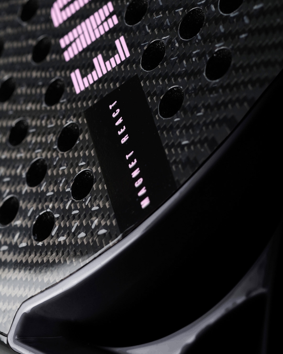 RACKET MAGNET REACT BLACK PINK