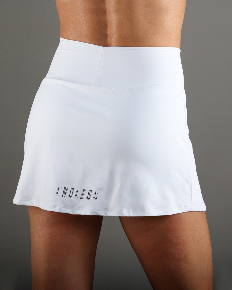 ENSEMBLE MINIMAL ESSENTIAL BLACK WHITE